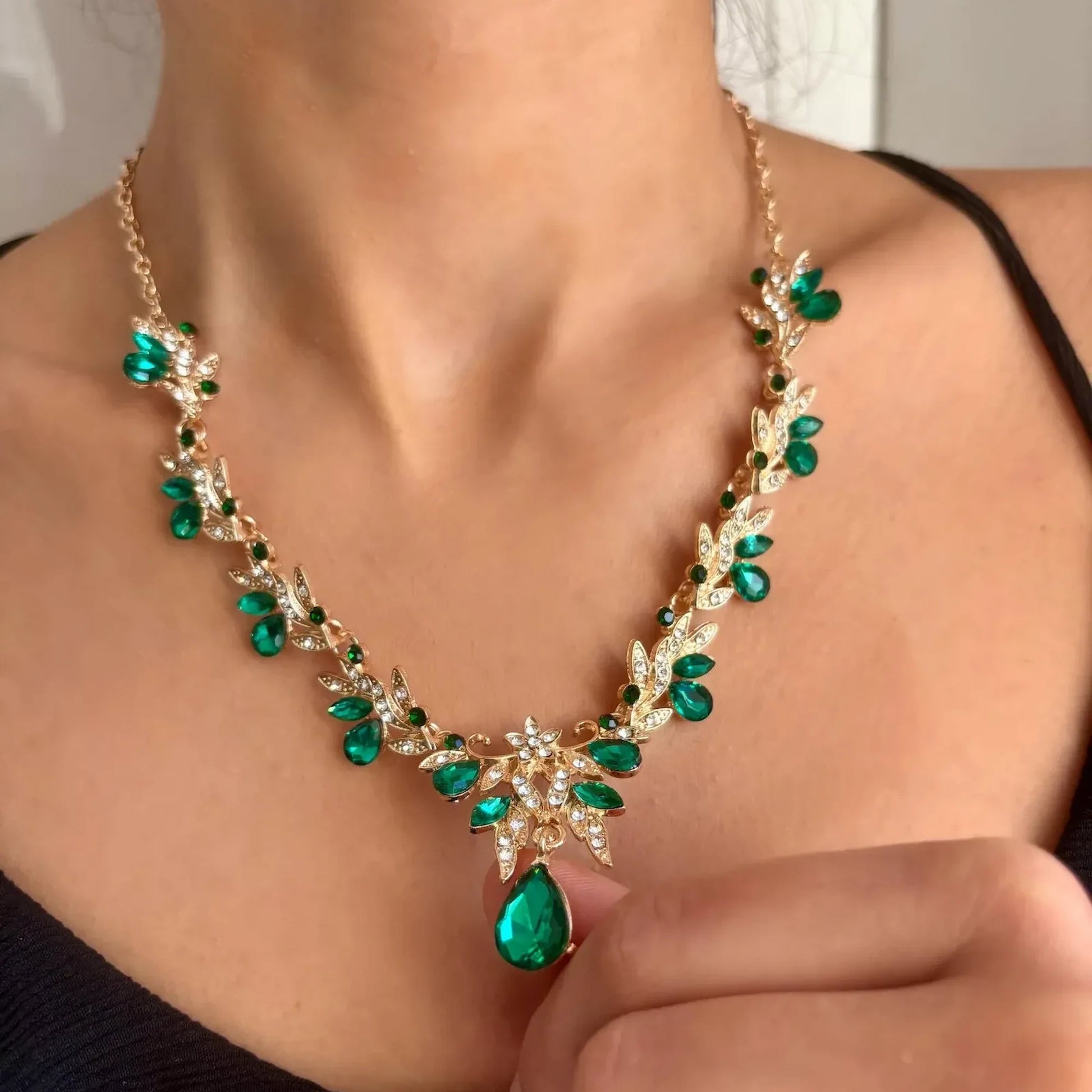 Emerald Green Crystal Floral Necklace Earring Set - Yune